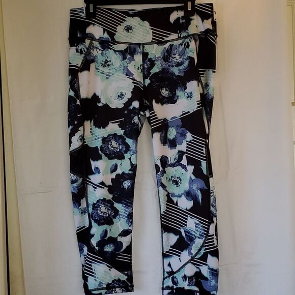 FILA Cropped Legging - Picture 1 of 3